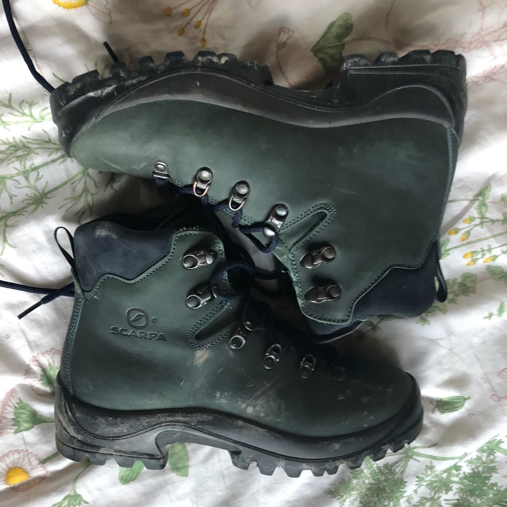 Scarpa 66005 leather hiking/mountaineering boots.